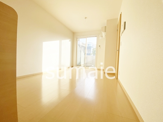 カーサ・セグーラの居間・リビング|★明るいお部屋です★