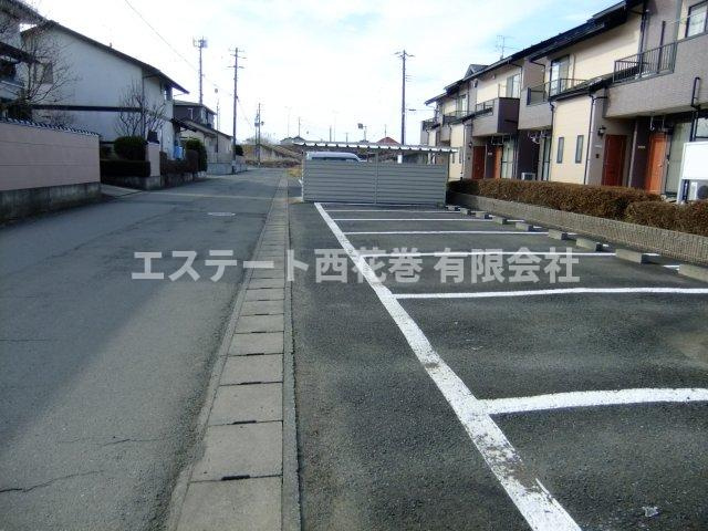 パームハイツ高田A棟の駐車場