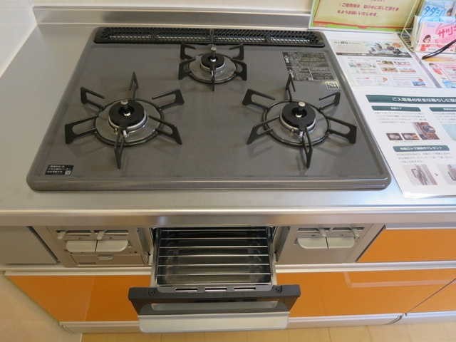 ステラカーサのキッチン|ガスコンロも3口あるのでお料理も楽しくなりますよ！