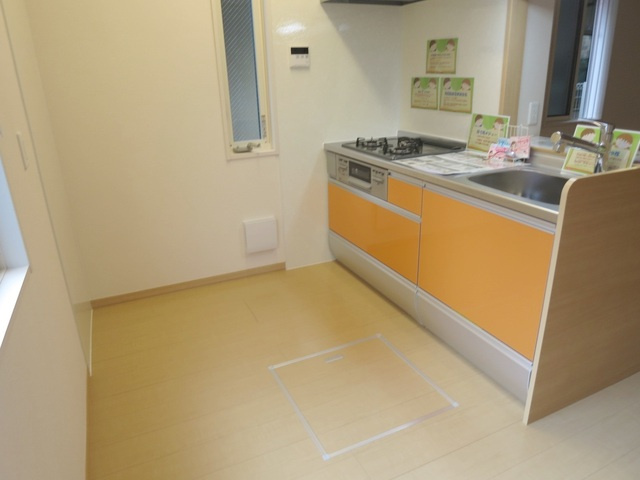 ステラカーサの居間・リビング|キッチンスペースも広くとってあります！