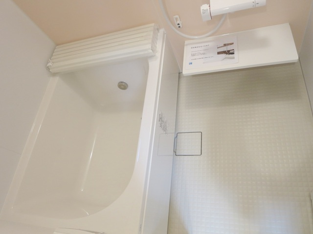 ステラカーサの浴室|広い白で統一されたお風呂です♪ゆっくり浸かれますよヽ(^。^)ノ