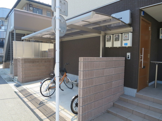 ルシエのその他共用部分|屋根つきの駐輪スペース♪