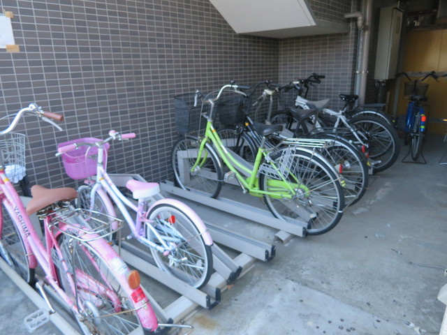 光陽ビルのその他共用部分|敷地内駐輪場。