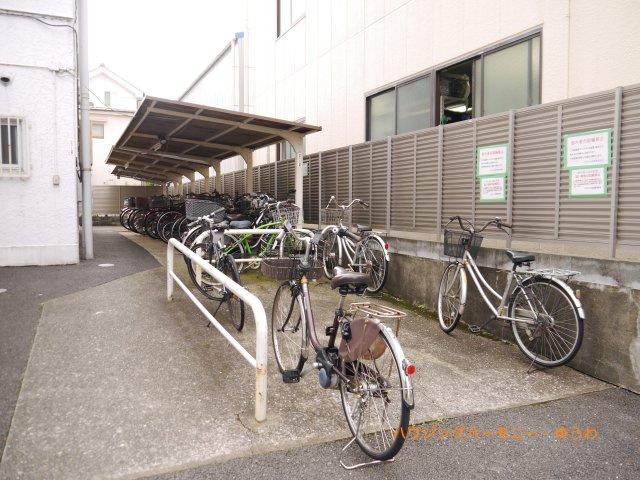 【駐輪場】 | パラスト中板橋 | 屋根付きの駐輪場となっていますので、雨の日でも大切な自転車が濡れずに済みます。