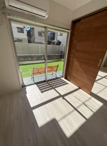 【居間・リビング】 | パラスト中板橋 | 太陽の光をスマートにリビングへ。時によって変化をもたらす採光。