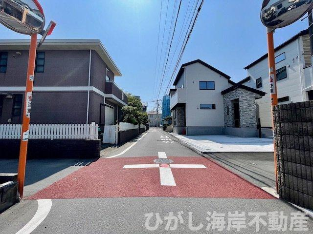 藤沢市鵠沼海岸３丁目　 新築戸建  全２棟の前面道路含む現地写真|現地外観