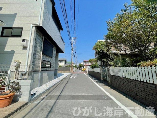 藤沢市鵠沼海岸３丁目　 新築戸建  全２棟の前面道路含む現地写真|現地外観