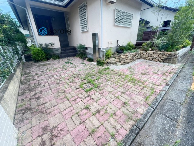 狭山市柏原　中古戸建の駐車場