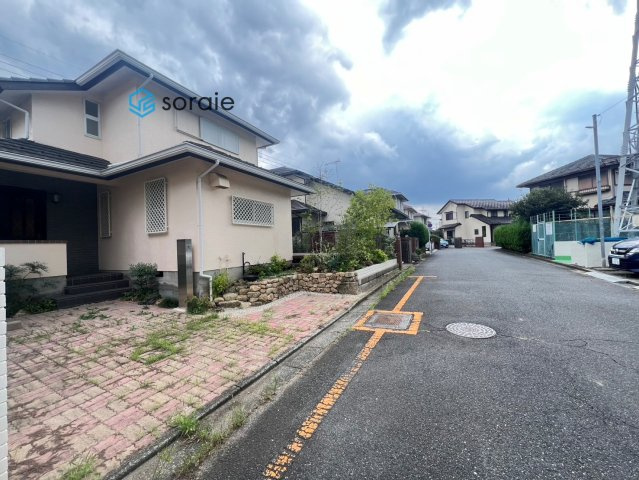 狭山市柏原　中古戸建の前面道路含む現地写真
