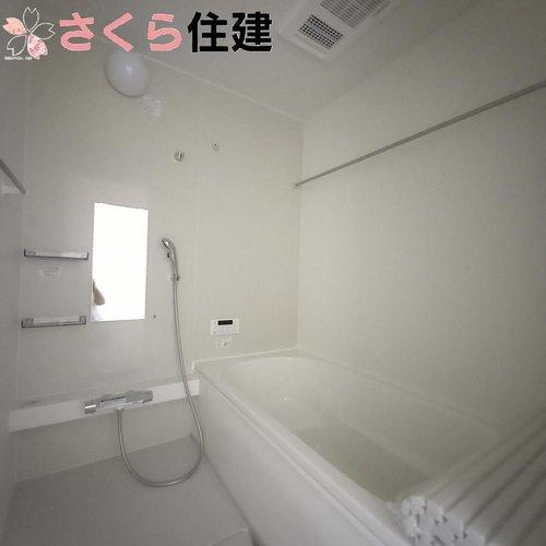 -Erde-　真岡市下高間木２期　1号棟の浴室|白を基調とした清潔感のあるお風呂