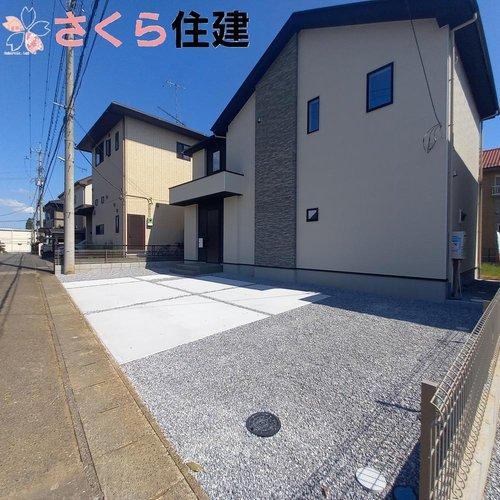 -Erde-　真岡市下高間木２期　1号棟の駐車場|駐車場は広々3台分♪大きなお車に買い替えても余裕を持って駐車できます。