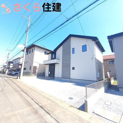 -Erde-　真岡市下高間木２期　1号棟の前面道路含む現地写真|全面は広々6m道路で、駐車が苦手でも安心して運転出来ます