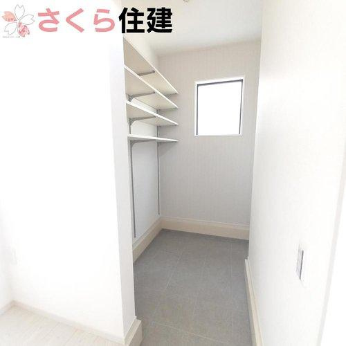 -Erde-　真岡市下高間木２期　1号棟の収納|シューズクローク
広々スペースで大きなものでも楽々収納