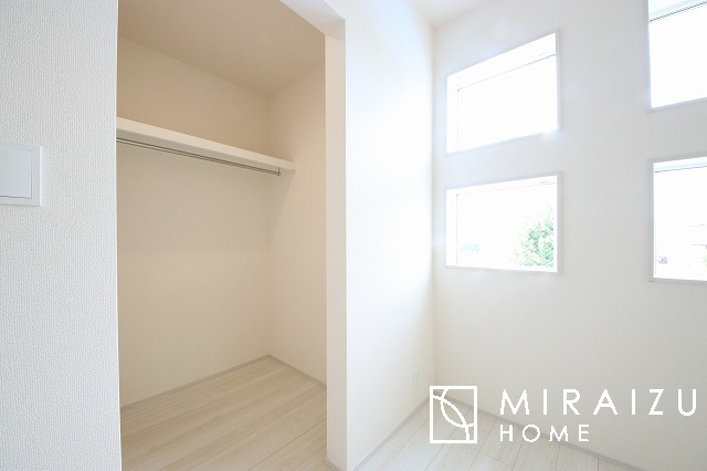 【収納】 | 収納力も自慢です。お洋服がお好きなお客様も多いですよね、衣替えをしなくてもお洋服をしまっておけそうなくらいの広さですね！
