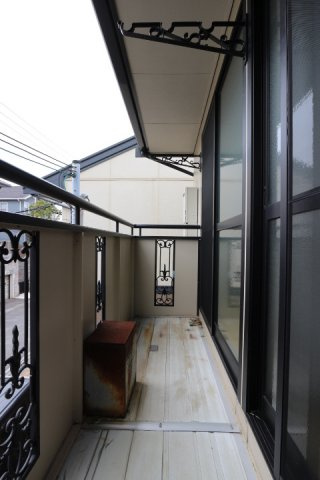 エステート塩屋山手のバルコニー