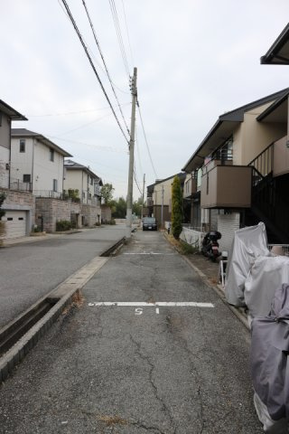 エステート塩屋山手の駐車場