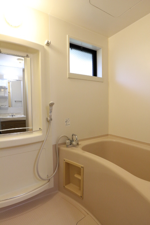 エステート塩屋山手の浴室