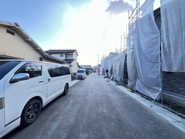 大和高田市西坊城全5棟の前面道路含む現地写真