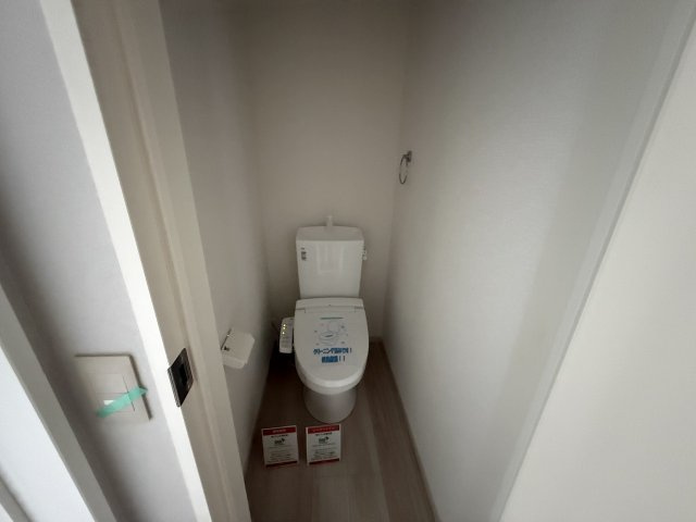 今宿東１丁目　新築戸建　３棟のトイレ