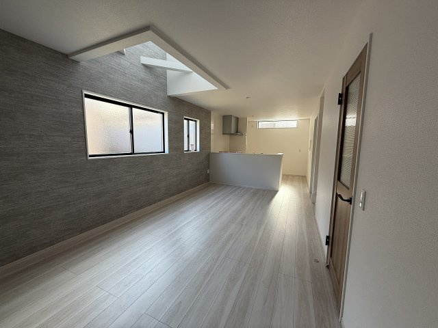 今宿東１丁目　新築戸建　３棟の前面道路含む現地写真