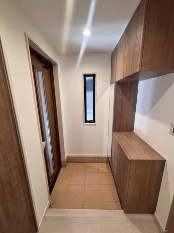 越谷市大沢４丁目の新築一戸建の玄関