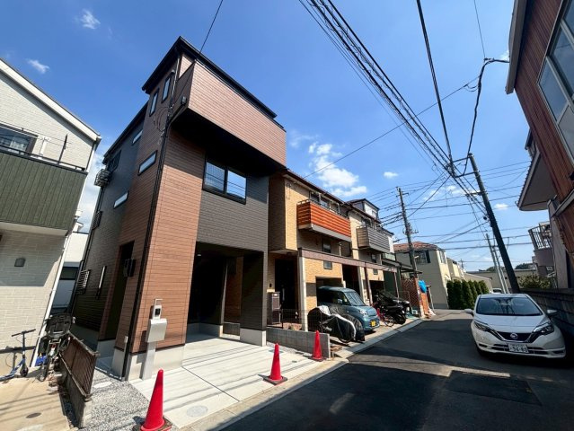 越谷市大沢４丁目の新築一戸建の前面道路含む現地写真