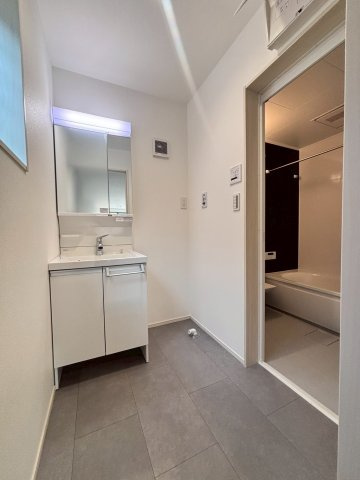 越谷市大沢４丁目の新築一戸建の独立洗面台