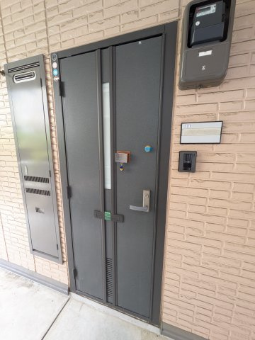 ファミールシャンブルBの玄関