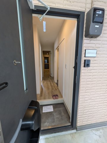 ファミールシャンブルBの玄関