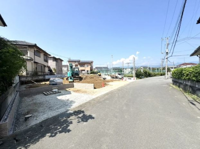 【外観】 | 三島市谷田 3期 新築一戸建て 1号棟 | 現在建築中の外観画像です。ご内覧は同じメーカーの完成物件へご案内いたしますので、いつでもご相談ください！