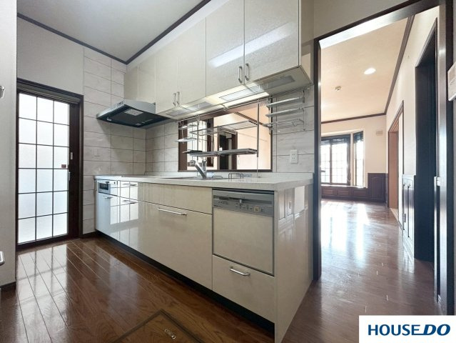 中古戸建  足利市常見町のキッチン|広いキッチン！お子様と料理作りも楽しめます。
主婦にありがたい収納もいっぱい♪