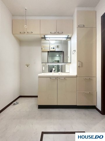 中古戸建  足利市常見町の洗面所|朝こそ余裕をもって準備したいですね
大切な準備の時間は、ゆとりある洗面所で！
収納◎♪