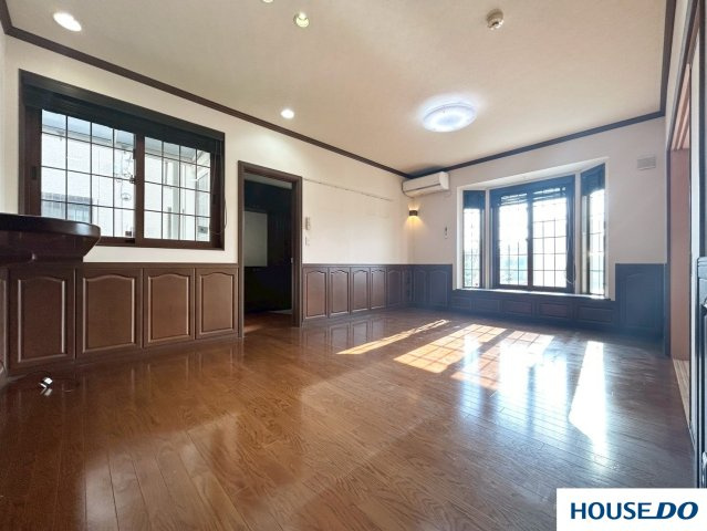 中古戸建  足利市常見町の居間・リビング|ご家族との食事やテレビ鑑賞をゆったり過ごせる大きなダイニング＆リビングになります♪