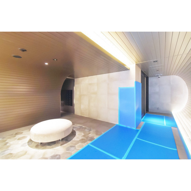 ファーストフィオーレ長田グランディールのロビー|こちらのリビングで趣味の時間をお楽しみください