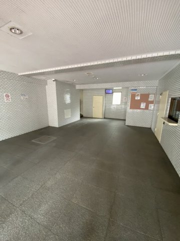 皇后崎スカイマンションⅡ番館のエントランス|清潔なエントランスです