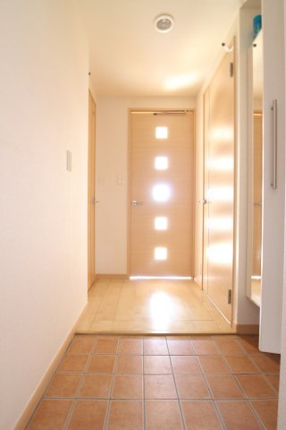 エトワール衣掛の玄関