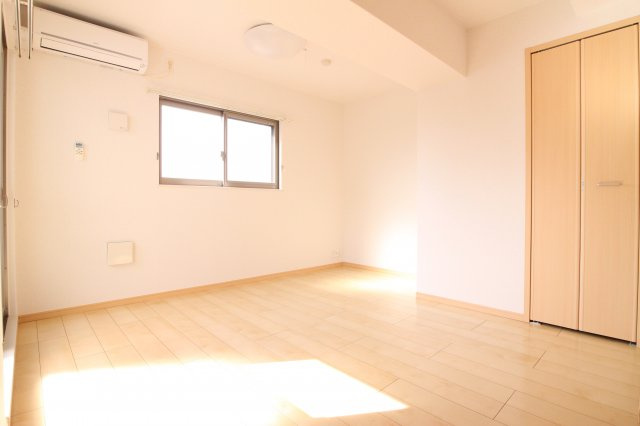 エトワール衣掛の洋室