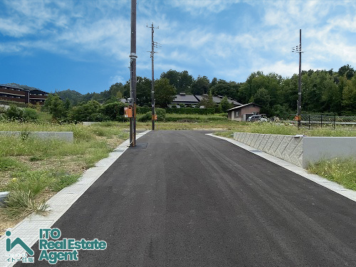 上賀茂本山 新築戸建(8号地)の前面道路含む現地写真
