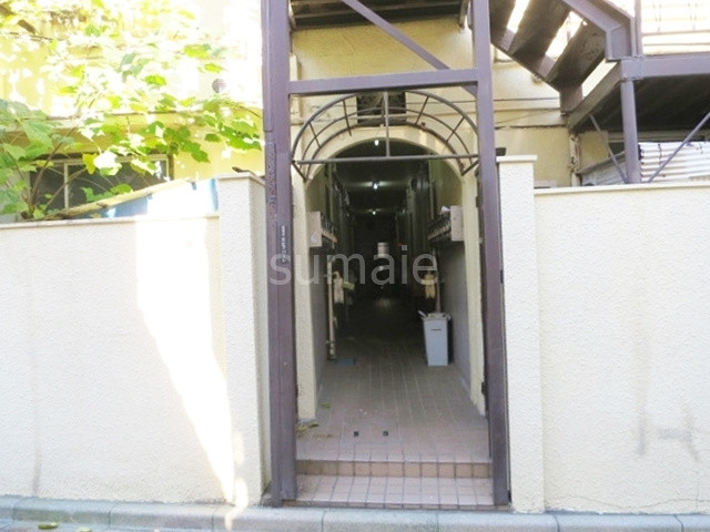 赤羽台文化アパートのエントランス|エントランスはこの様になっておリます☆