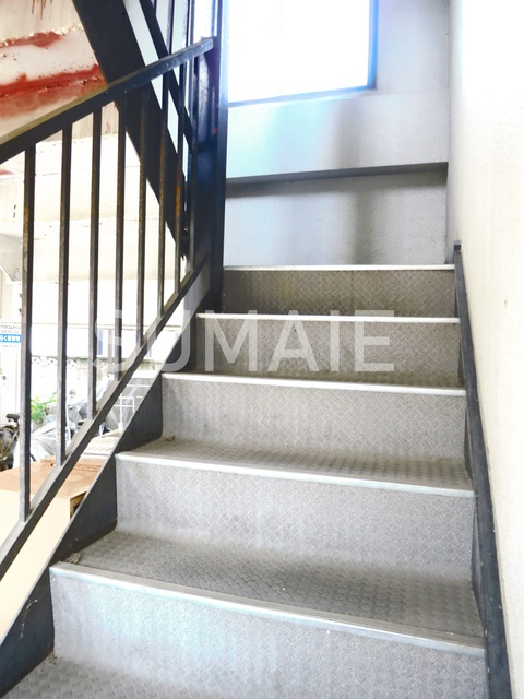 ツリーコートのその他共用部分|2階への階段はコチラ！