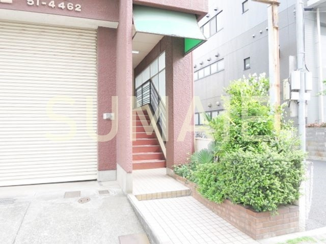 伊藤ビルのエントランス|建物入り口