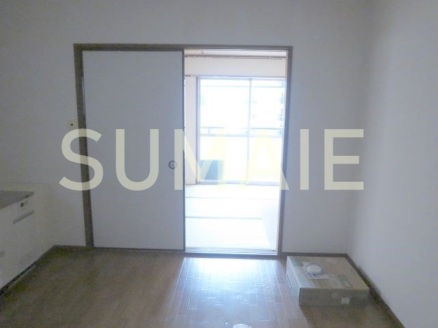 伊藤ビルの洋室|リビング