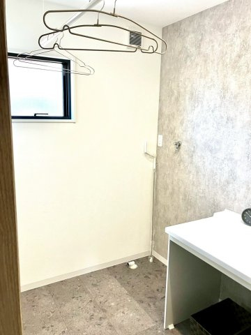 ルミナスガーデン飯山町３号地のランドリースペース