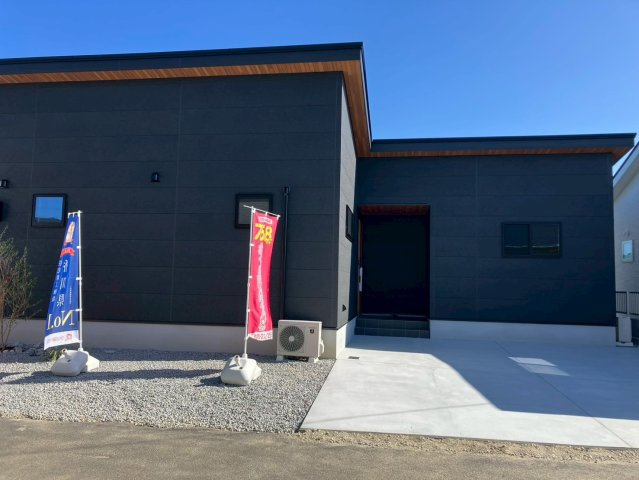 ルミナスガーデン飯山町３号地の駐車場