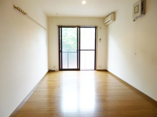 司ハイツの居間・リビング|広いワンルームです♪