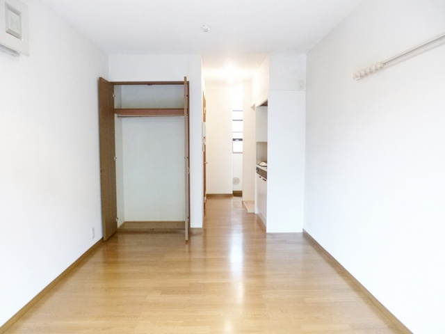 司ハイツの寝室|キレイなお部屋です♪