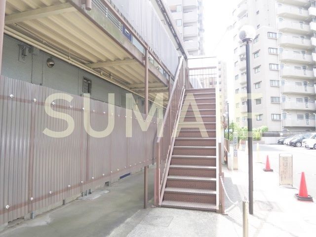 コトブキ・ハイツ　２号棟のエントランス|建物階段