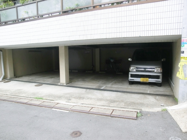 赤羽ウエストハイツの駐車場|１階は駐車場です！