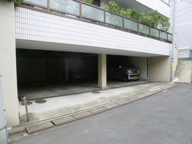赤羽ウエストハイツの駐車場|１階は駐車場です！