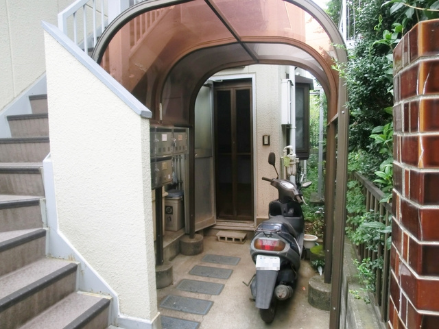 赤羽ウエストハイツのその他共用部分|敷地内屋根付き駐輪場あります♪